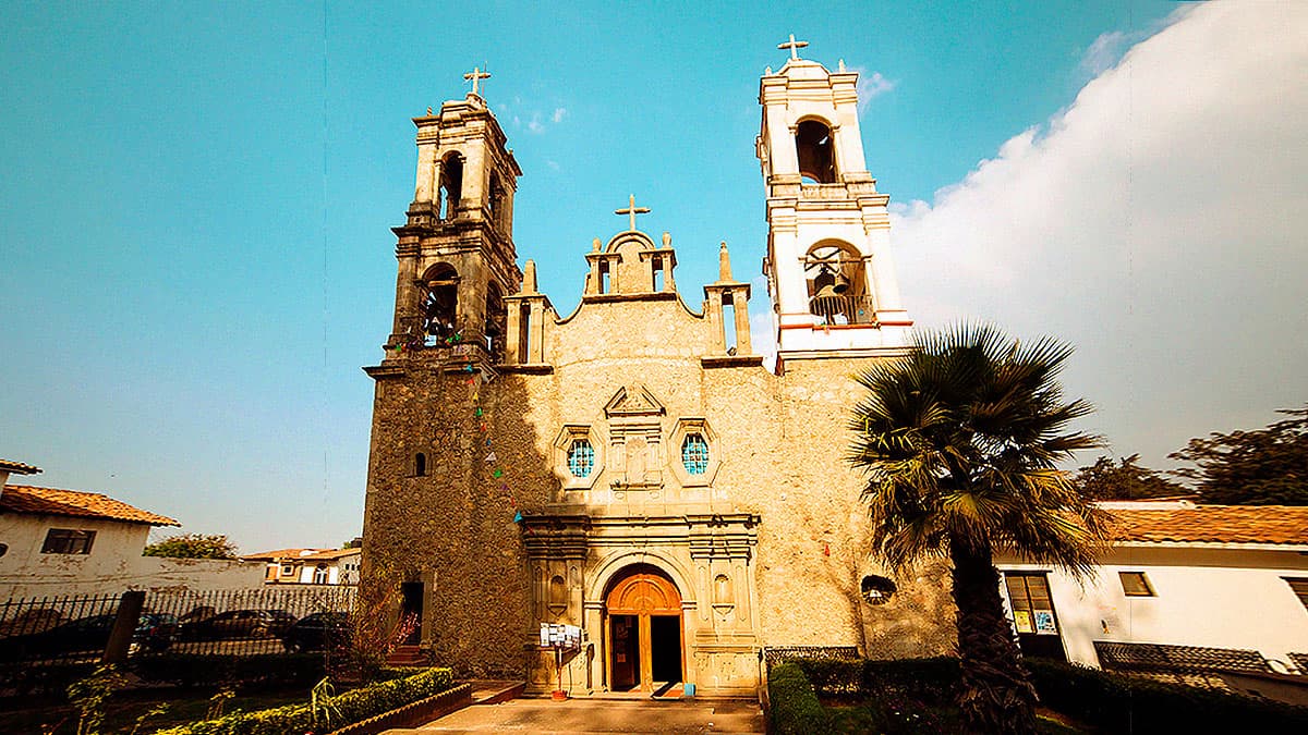 Turismo religioso en iglesias y santuarios icónicos cerca de Villa del Carbón